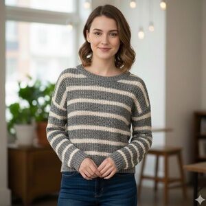 🚨4X$25🚨 Hollister Gray and Beige Striped Sweater